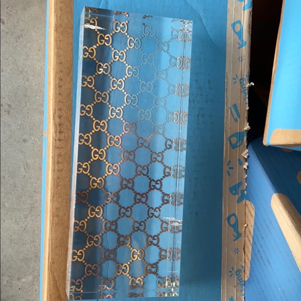GUCCI MONOGRAM LOGO ACRYLIC Platform STAND LARGE - Picture 6 of 9
